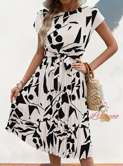 Medium and Long Geometric Printed Pleated Dress