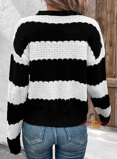 Round Neck Knitted Black and White Stripes Sweater