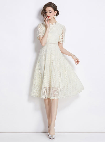 Short-sleeved Silm Waist Lace Dress