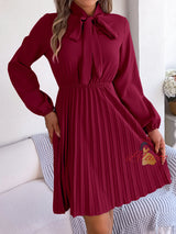 Long-sleeved Silm Waist Pleated Dress