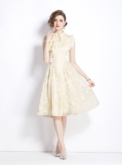 Retro Flying Sleeve Embroidered Dress