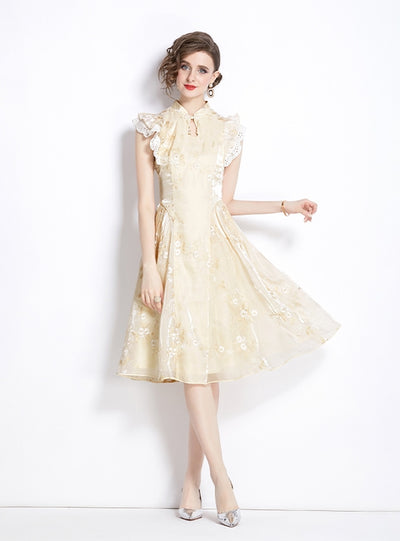 Retro Flying Sleeve Embroidered Dress