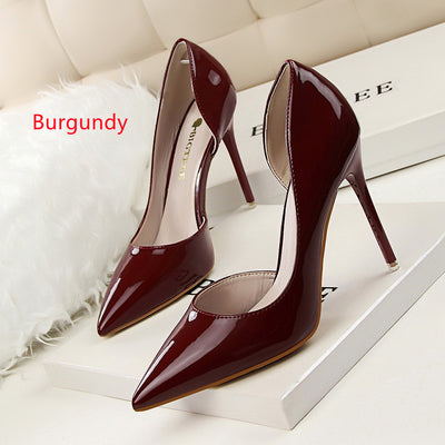 Lacquered Shallow-mouth Pointed Hollow Shoes