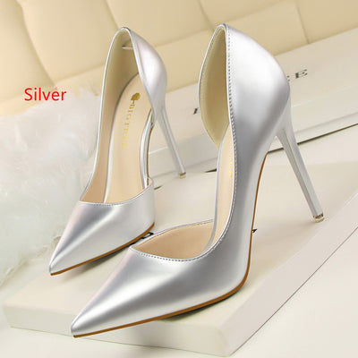 Lacquered Shallow-mouth Pointed Hollow Shoes