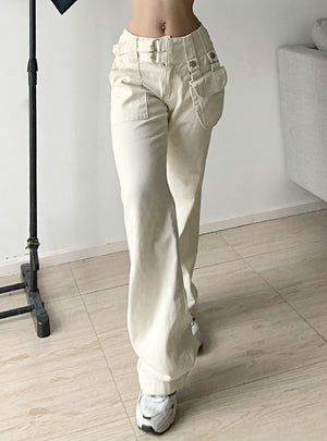 Light-colored straight pockets jeans pants