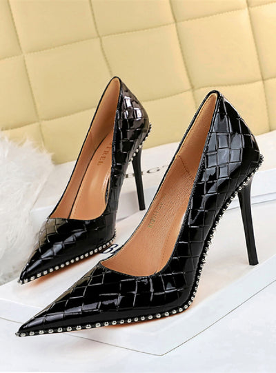 Shallow Pointed Metal Chain Rivet Shoes