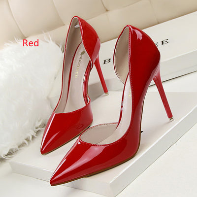 Lacquered Shallow-mouth Pointed Hollow Shoes