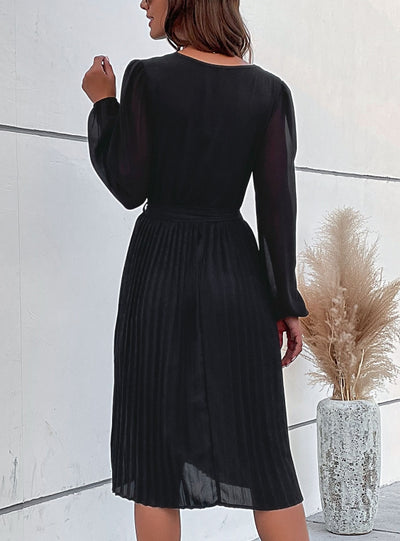 Long Sleeves V-neck Pleated Dress