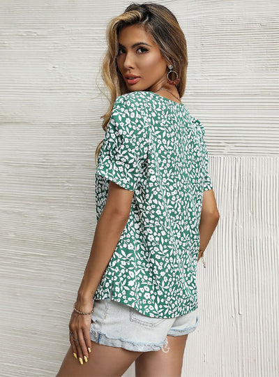 Printed Short-sleeved V-neck Pullover Shirt