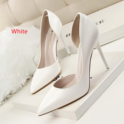 Lacquered Shallow-mouth Pointed Hollow Shoes