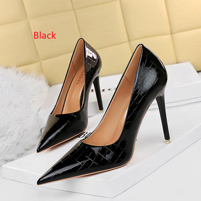 Women's Metal Pattern Retro Singles Shoes